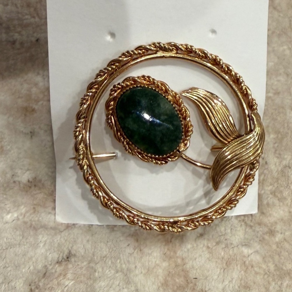 Vintage 12K‎ Gold Filled Genuine Green Jade Flower Wreath Brooch Pin